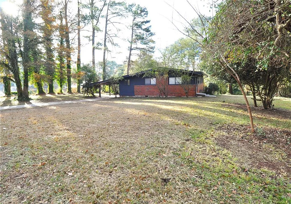 3 bed, 1.5 bath, 1306 sqft, $1,924 — Photo 3
