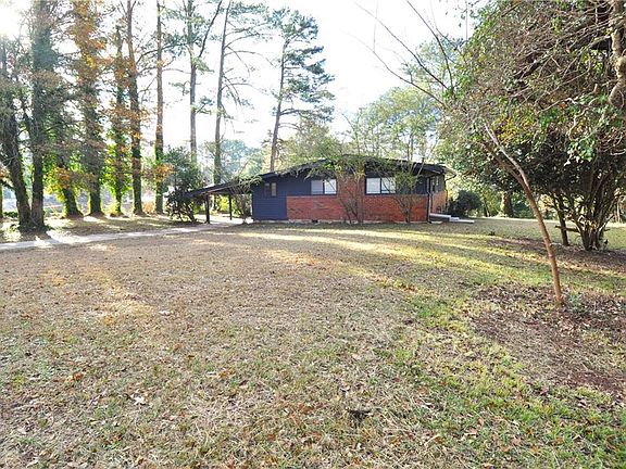 3rd image of 2351 Pinewood Dr