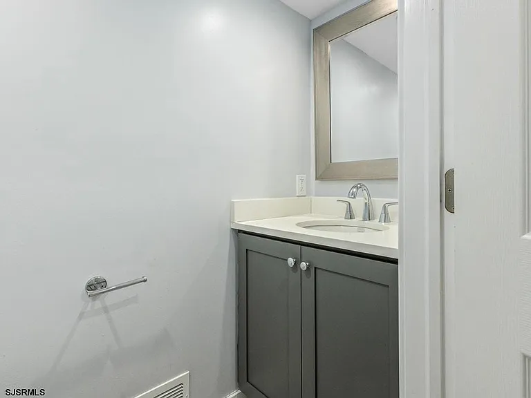 801 Dudley Ct #1402 — Photo 17
