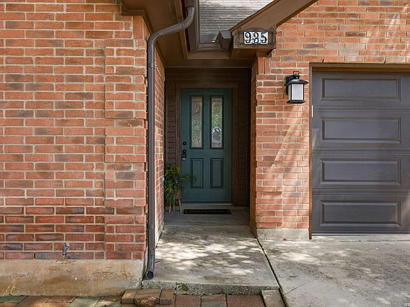 4th image of 935 Parkdale
