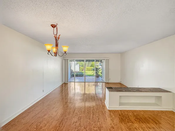390 Golfview Rd APT G, North Palm Beach, FL 33408
