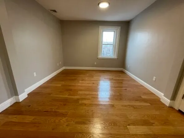 122 Berkshire St, Cambridge, MA