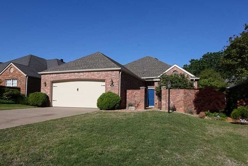 1st image of 906 S Shumard Dr