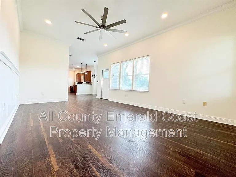 722 Kelly St — Photo 12