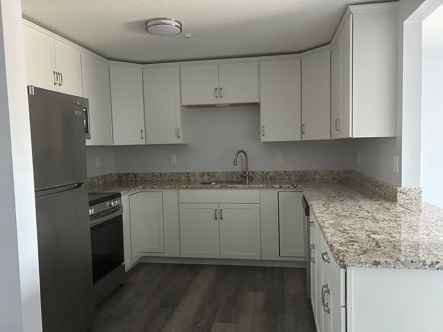 2 bed, 810 sqft, $2,100 — Photo 4