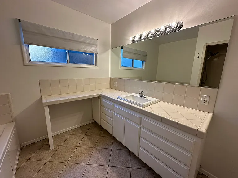4411 Mammoth Ave — Photo 22