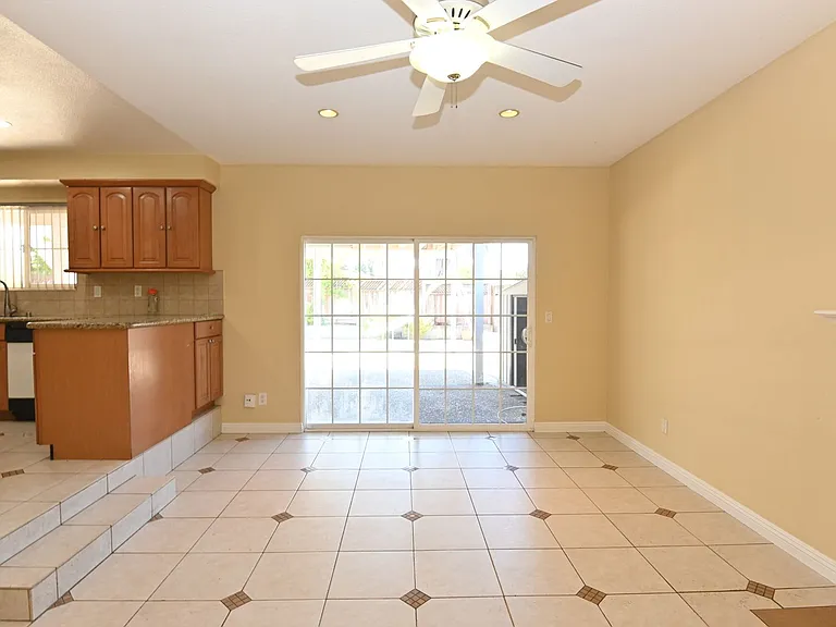 398 Roan St — Photo 10
