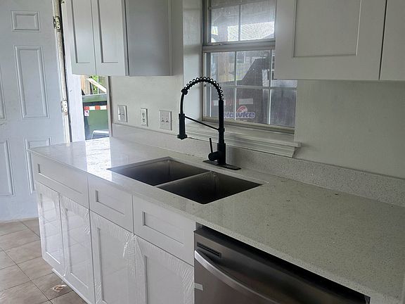 4th image of 601 Cavaness Dr