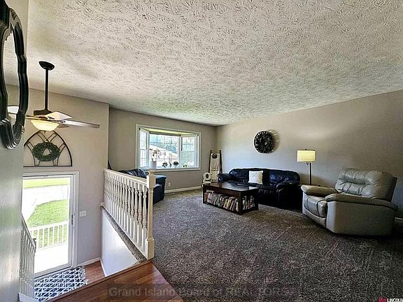 2nd image of 1611 Meadow Ln