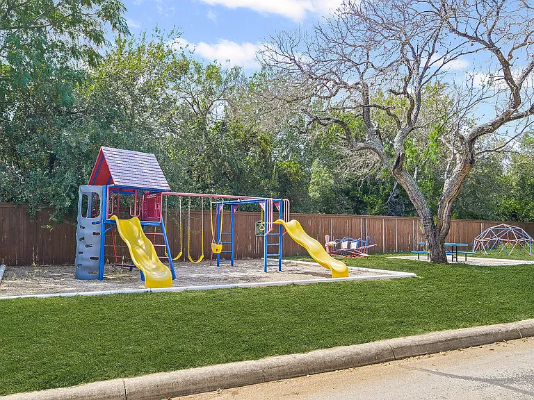 6 Pembroke Ct — Photo 32