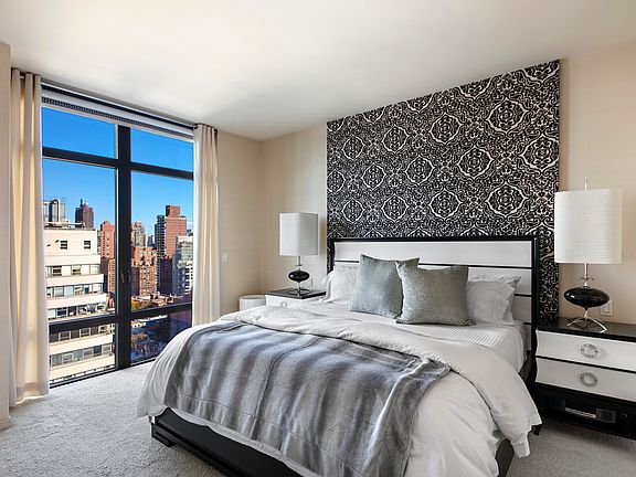 3rd image of 207 E 57th St APT 24A