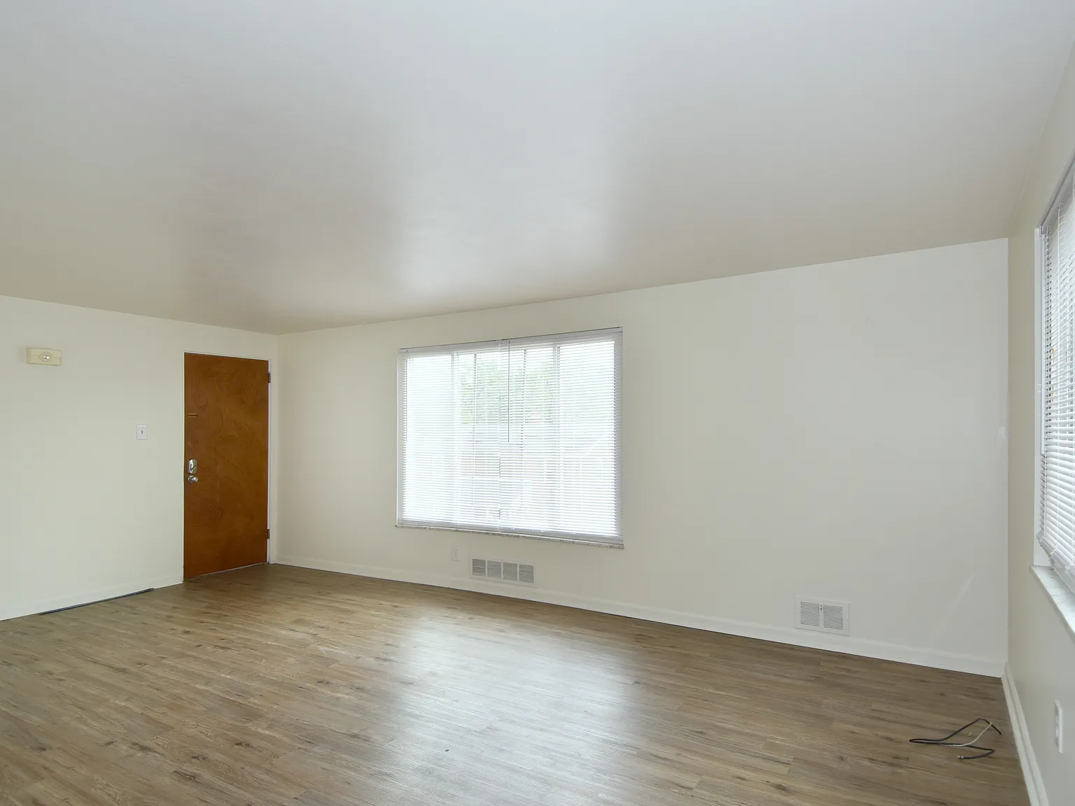 2 bed, 950 sqft, $1,095 — Photo 2