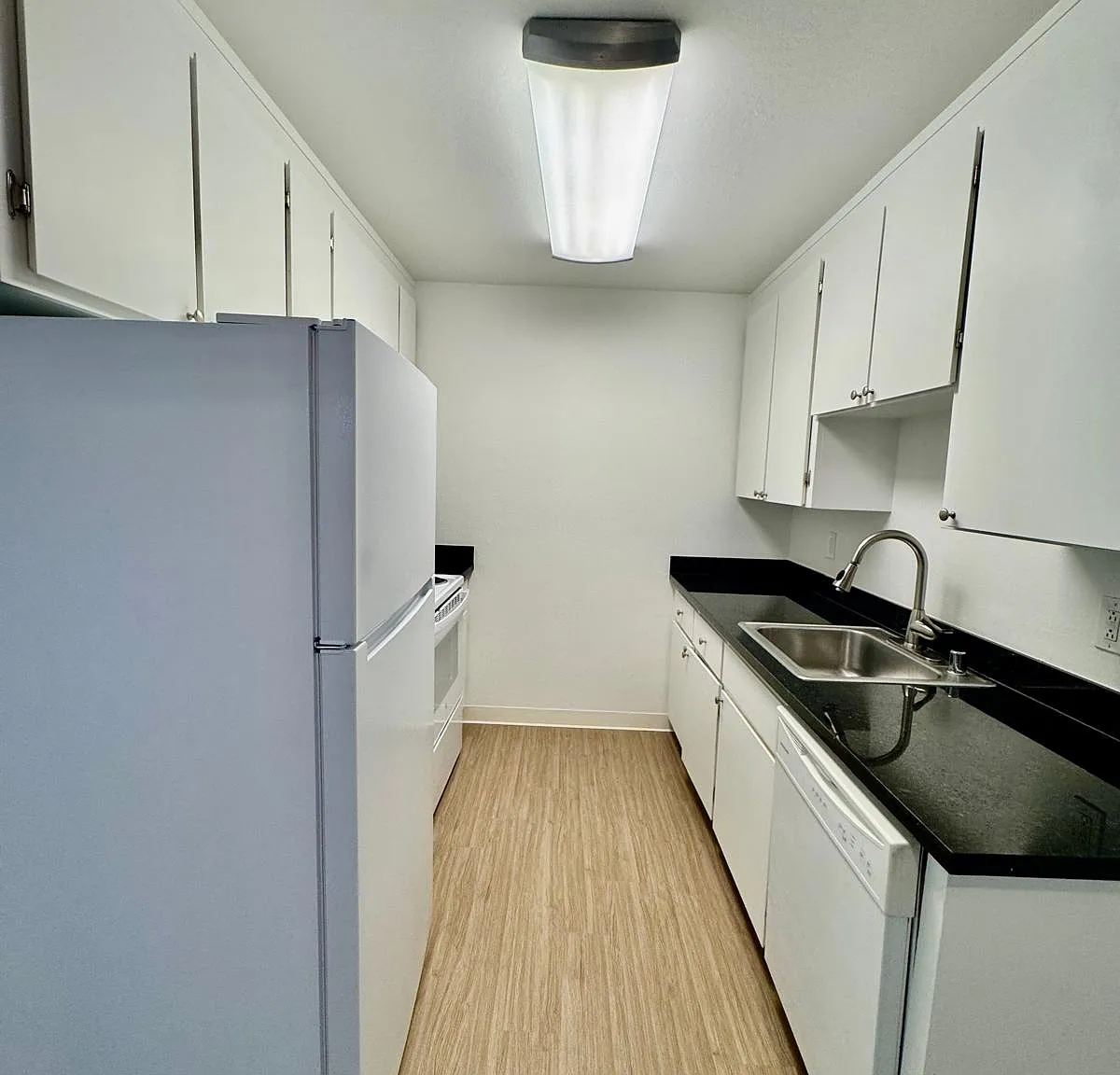 Spacious 2BR/1.5BA in Novato | Parking Included | Pet Friendly — Photo 2
