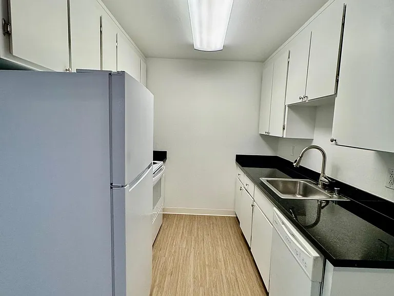 450 Alameda Del Prado #I — Photo 2
