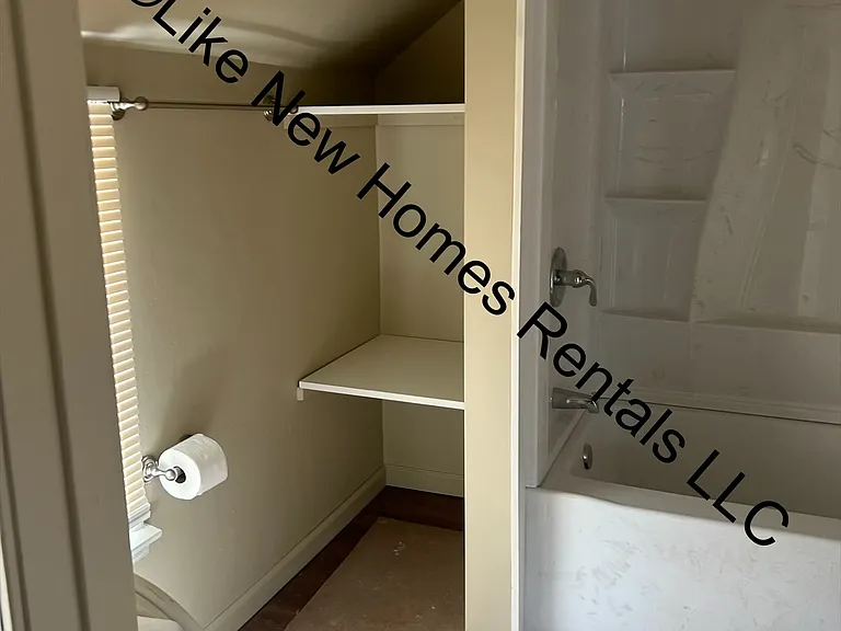 527 Fletcher St — Photo 7