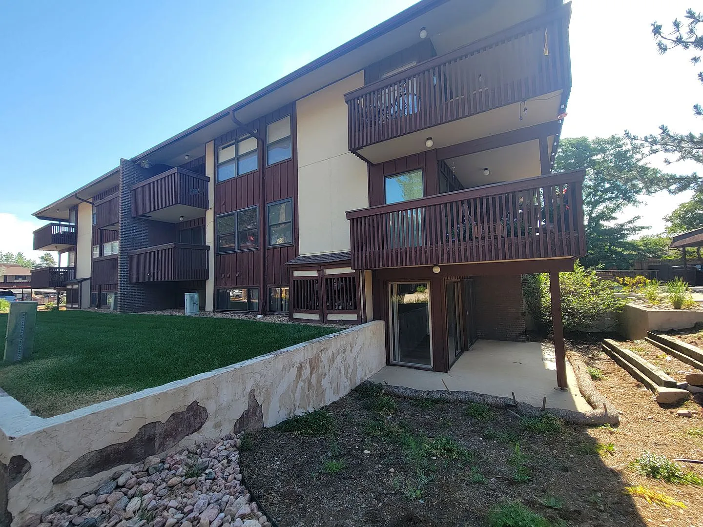Sunny and Quiet Garden Level 3 bed, 2 bath condo in a convenient East Boulder neighborhood. — Photo 1