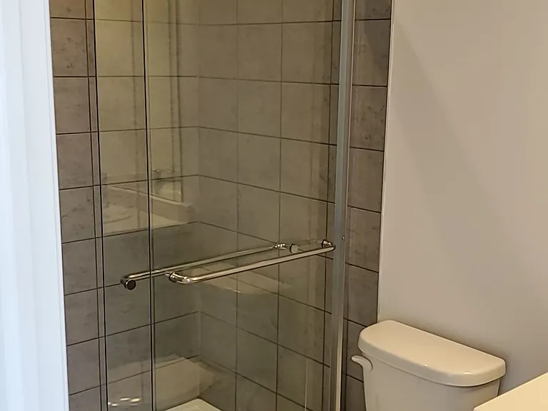 120 Court Dr — Photo 6
