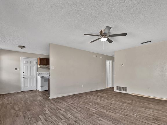 3rd image of 9603 Elmwood Ave