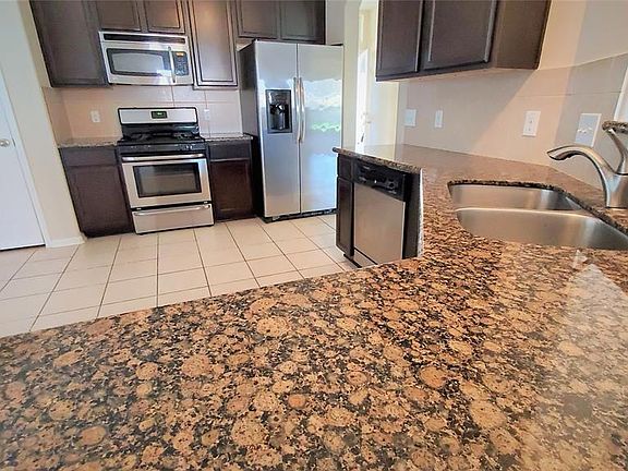 Open-Huge country kitchen, granite counter with plenty of cooking and entertaining space.