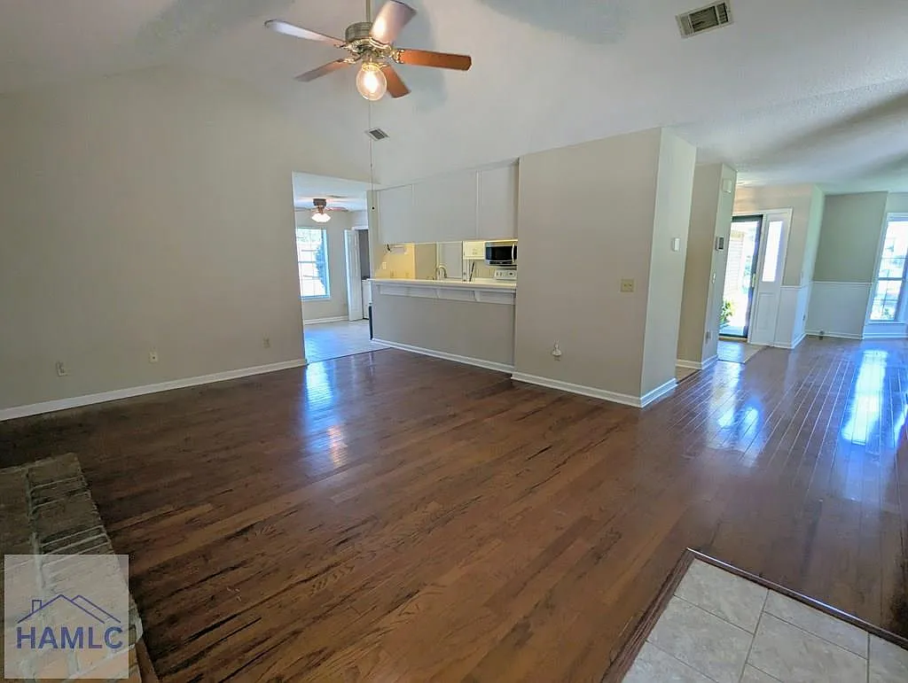 4 bed, 2.0 bath, 2171 sqft, $2,500 — Photo 4