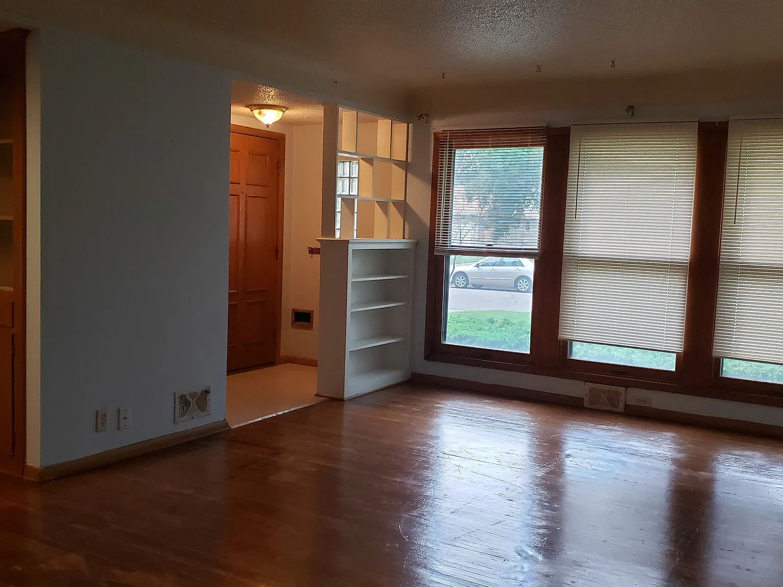 4 bed, 2495 sqft, $2,550 — Photo 2