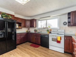 49 E Gooseberry Rd, West Springfield, MA 01089