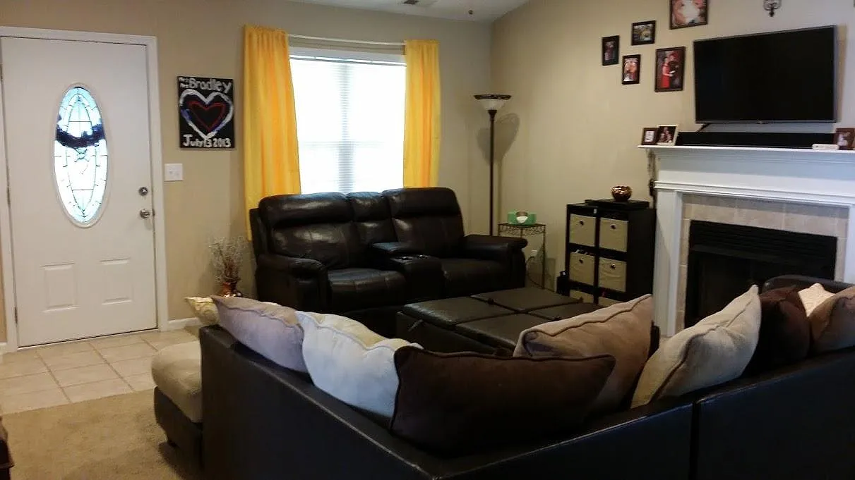 3 bed, 1200 sqft, $1,675 — Photo 3