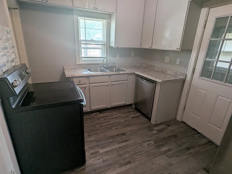 1008 Mechanic St — Photo 12