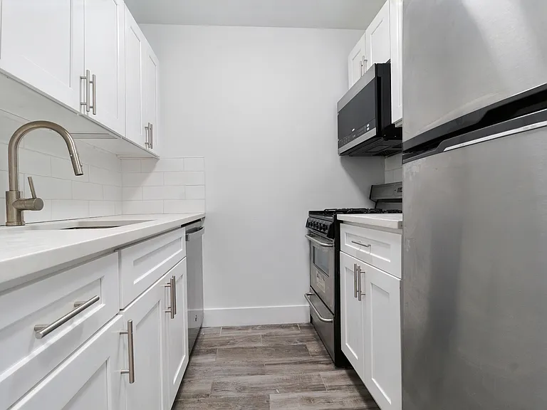 332 W 47th St #5A — Photo 3