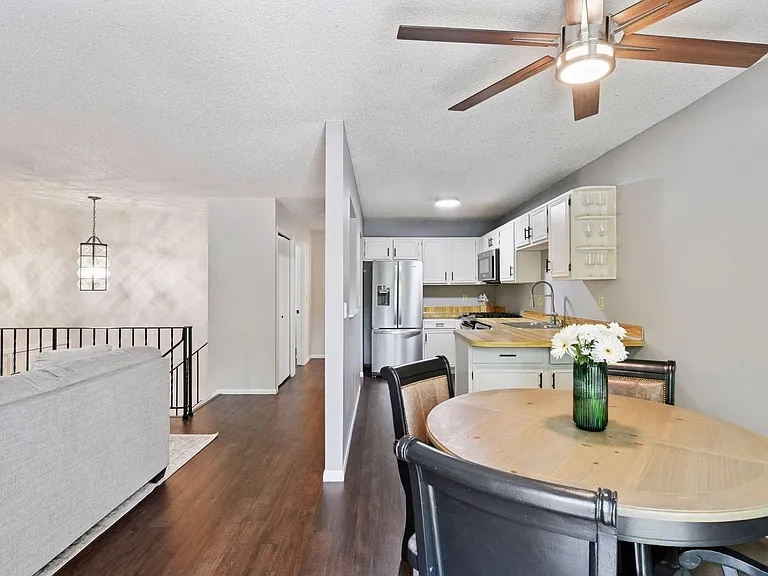 1042 Pontiac Ln #1042 — Photo 1