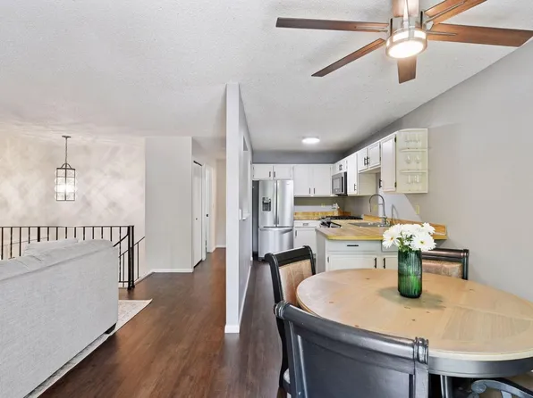 1042 Pontiac Ln #1042, Chanhassen, MN 55317