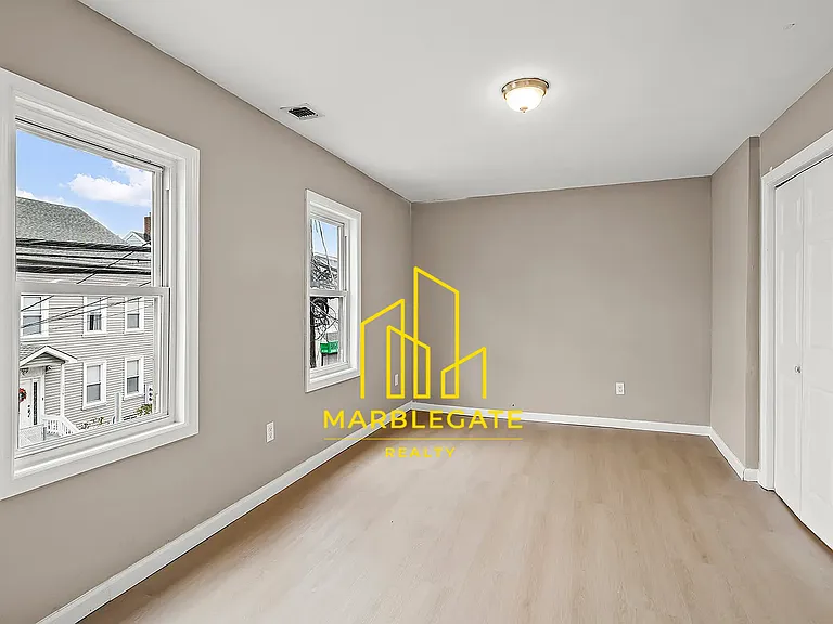 113 E Main St #22 — Photo 8