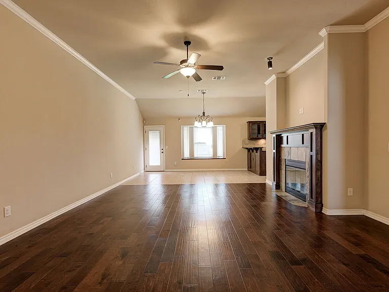 915 Lazywood Dr — Photo 7