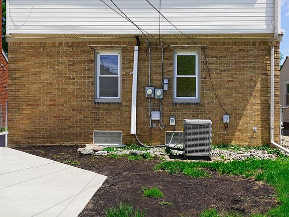4th image of 8076 Winona Ave