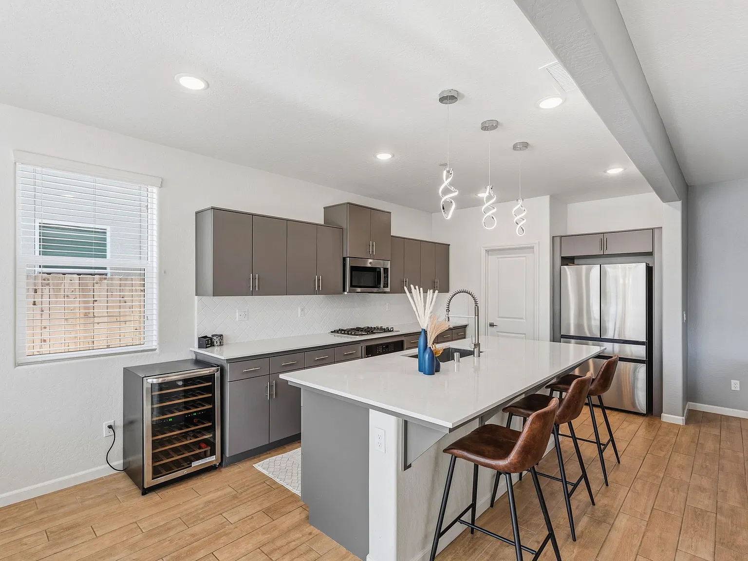 5 bed, 3030 sqft, $3,595 — Photo 4