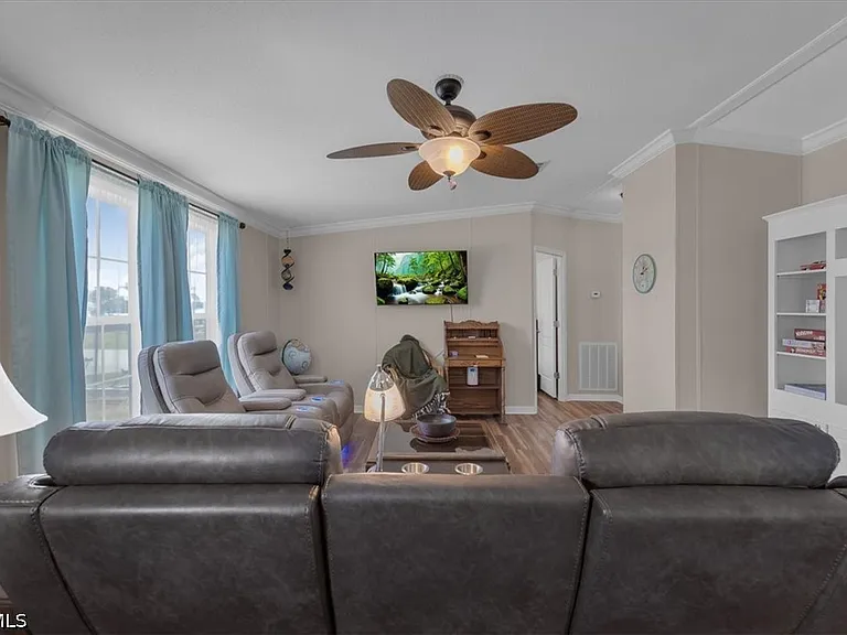 701 Coral Dr — Photo 33
