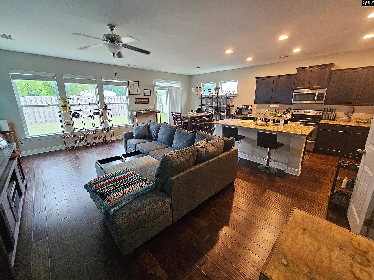 3 bed, 1861 sqft, $1,950 — Photo 4