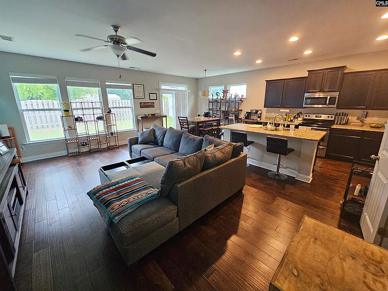 124 Harvest Glen Ln — Photo 4