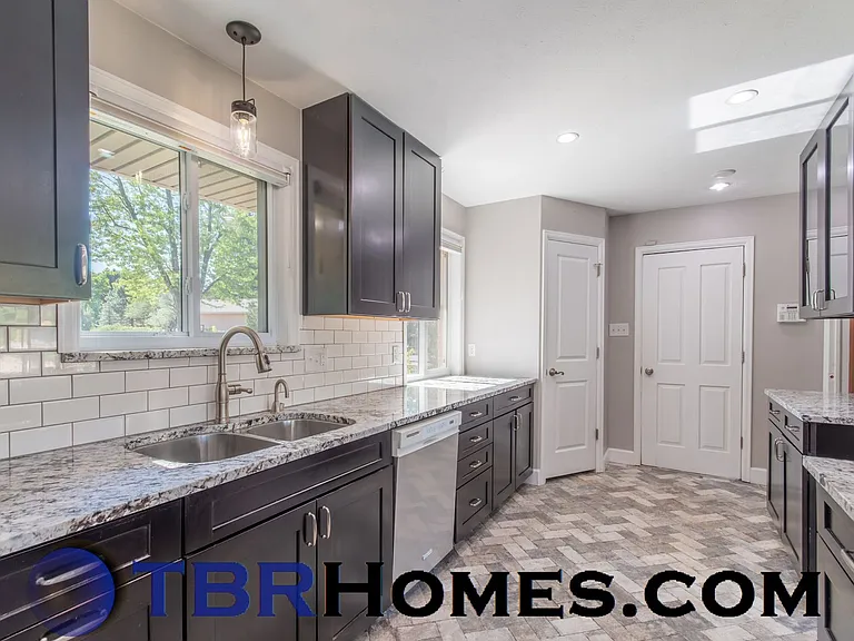 8635 W Tennessee Pl — Photo 4