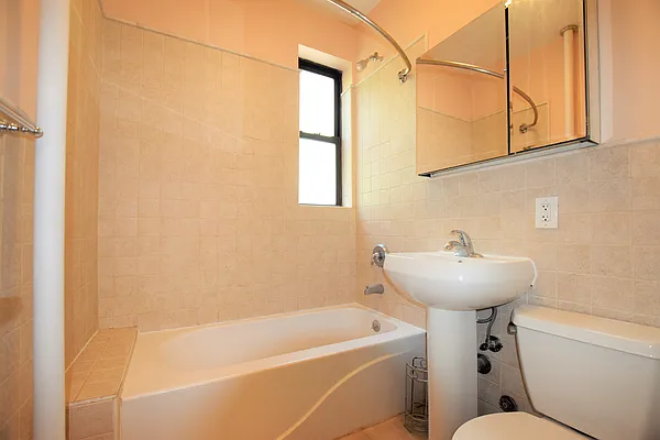 Rented by NYC Realty Brokers LLC | media 9