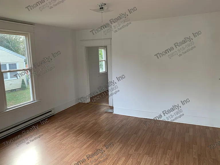 1316 Clark St — Photo 8