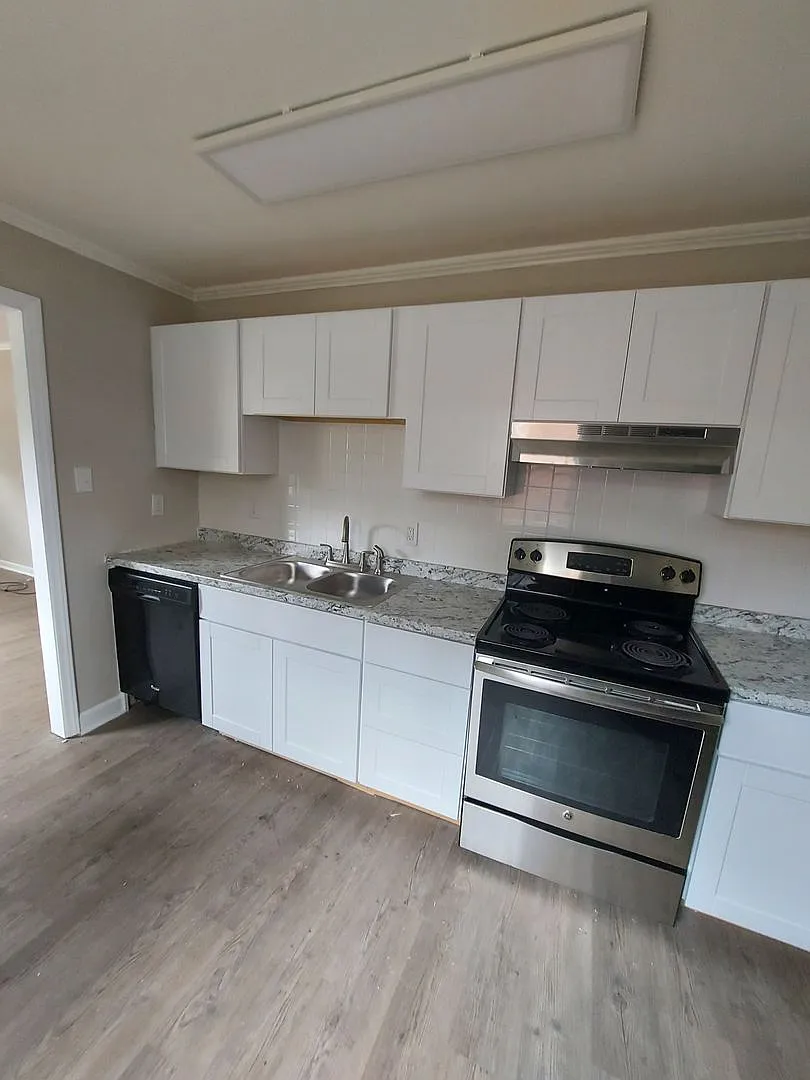 Left Side of Duplex — Photo 2