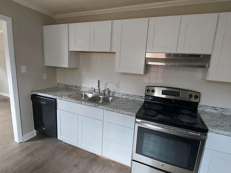 2721 Columbus Cir — Photo 2