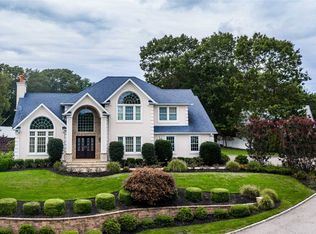 7 Kate Ct, Port Jefferson, NY 11777