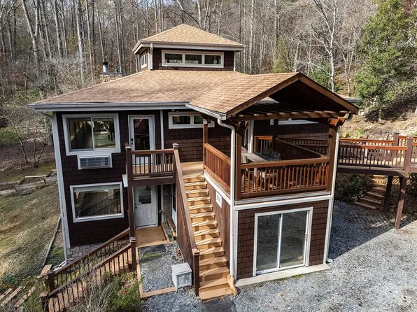 554 Deer Hunter Rd, Blue Ridge, GA 30513