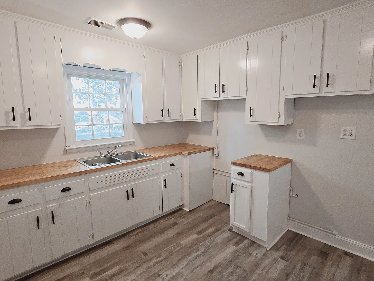 1110 Pinecrest Avenue Northwest — Photo 4