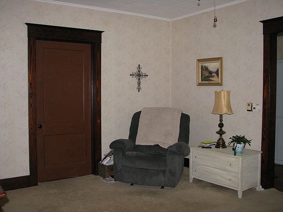 3rd image of 106 W Ensey St