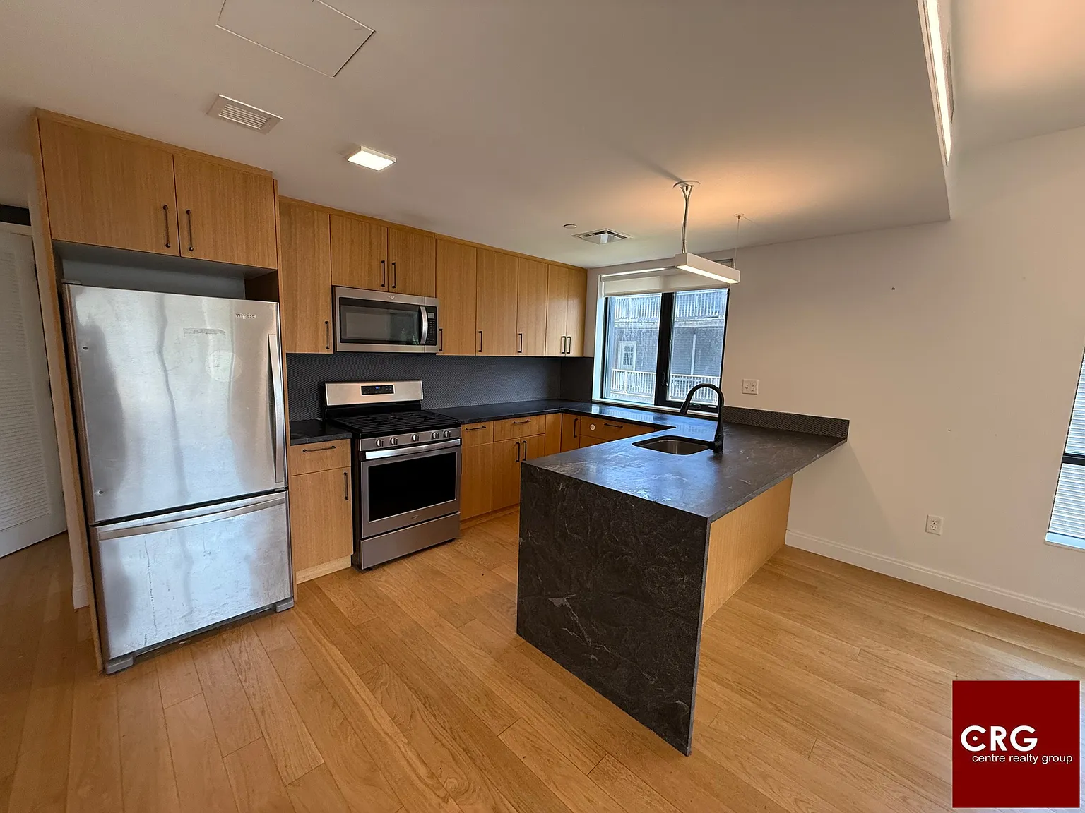 2 bed, 2.0 bath, 9999 sqft, $4,150 — Photo 2