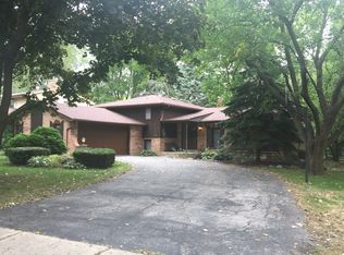 8111 Winter Cir, Downers Grove, IL 60516