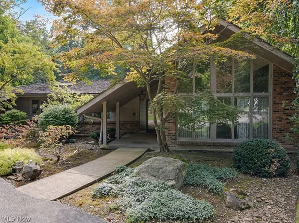 31850 Creekside Dr, Pepper Pike, OH 44124